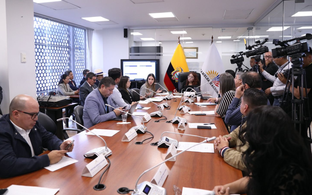 Ecuador intensifica esfuerzos para levantar tarjeta amarilla impuesta por la Unión Europea